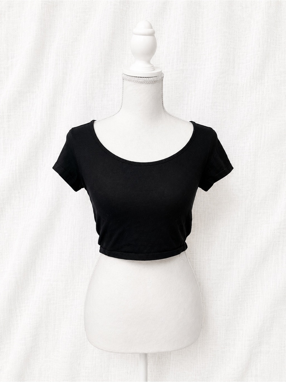 Women's Black Scoop Neck Crop Top